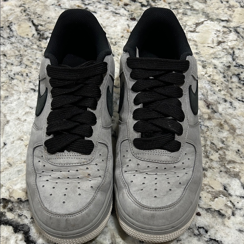 Nike Men's Sz9.5 Grey and Black Air Force 1 Low-Top Sneakers